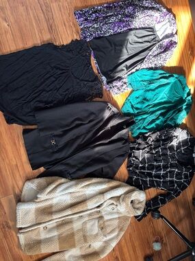 7 PC MEDIUM WOMENS LOT